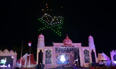 Bertuliskan Bengkalis Bermasa dan Bentuk Al-Quran, Iqra, dan Lafaz Allah Hiasi Langit Bengkalis Pada Pembukaan MTQ Ke-43 Riau Memakai 100 Drone