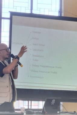 Kepala Bidang Pengelolaan Sampah dan Limbah B3 Melaksanakan Sosialisasi Manfaat dan Keuntungan Bank Sampah