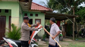 Polsek Bukit Kapur Melaksanakan Kegiatan Sosialis dan Pembagian Bendara Merah Putih Menyambut HUT RI ke-80
