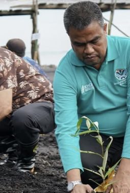 Peringati Hari Mangrove Sedunia Pemko Dumai Tanaman 2000 Pohon Mangrove di Pesisir Pantai Kota Dumai