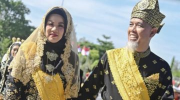 Di HUT RI ke-80 di Dumai Penuh Warna, Wako Dumai dan Istri Pakai Pakaian Melayu