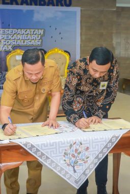 Wako Pekanbaru Tandatangani Kerjasama dengan DJP Riau, Ajak Masyarakat Tertib Bayar Pajak