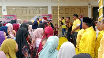 Golkar Padang Lawas Gelar Bakti Sosial Pemberian Sembako Gratis dan Santunan Anak Yatim