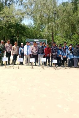 Ekpedisi Rembuk Pemuda Riau Tanam Mangrove dan Gerakan Edukasi di Sekolah