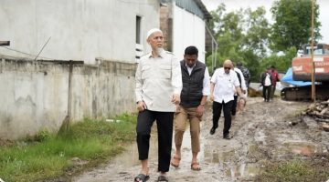 Didampingi Kepala Dinas PU, Wako H Paisal Tinjau Progress Penanggulangi Banjir di Kawasan Bantaran Sungai Dumai
